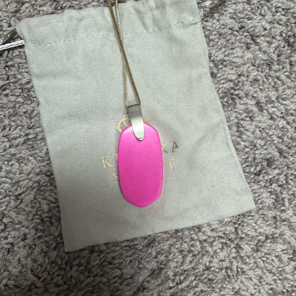 Kendra Scott Inez magenta necklace